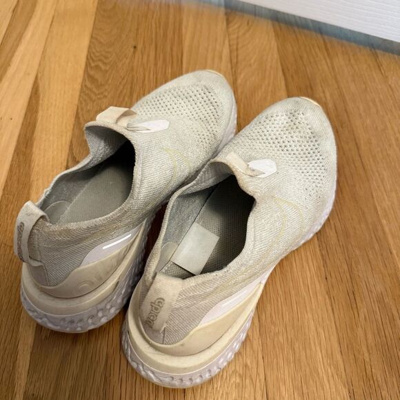 Nike All-White Slip-On Running Shoes - Picture 4 of 6